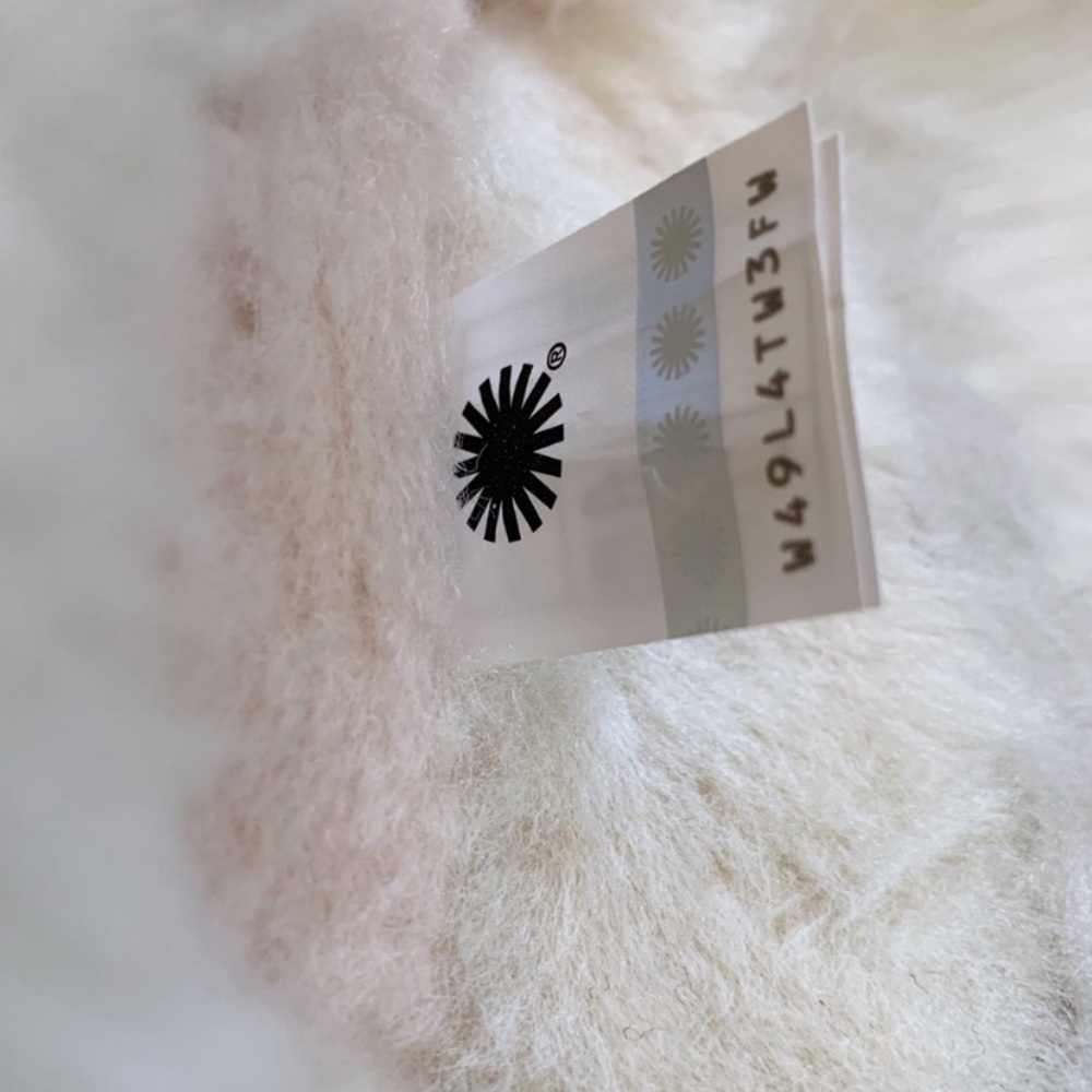 UGG Women’s Chestnut Klea Boots - Picture 7 of 8